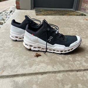 On. Men’s Helion Hybrid Trail/Road